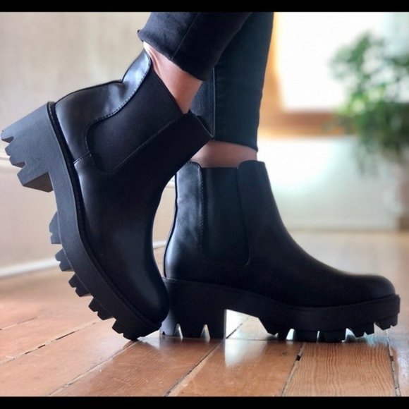 Urban Outfitters Shoes - UO Chelsea Black Boots Size 7